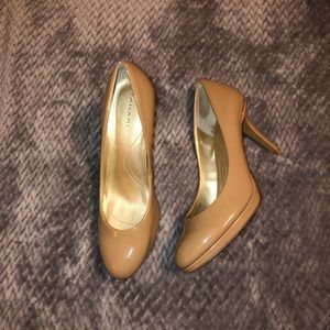 Tahari Beige Heels B9